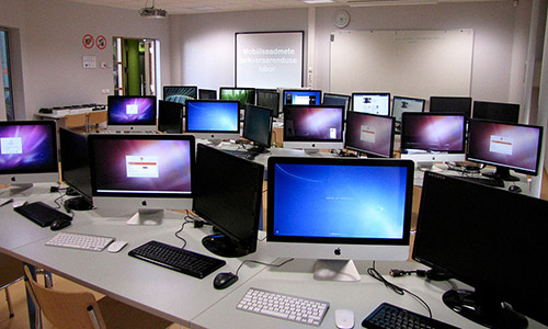 1024px-Mobile_software_development_laboratory_in_The_Estonian_Information_Technology_College
