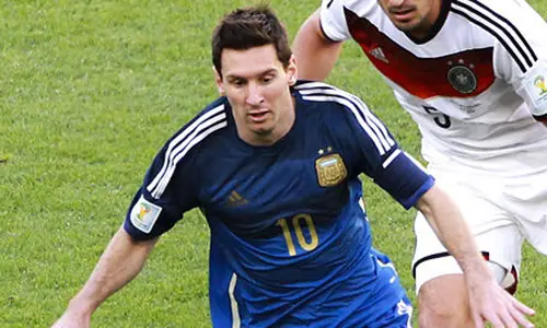 Messi_in_Germany_and_Argentina_face_off_in_the_final_of_the_World_Cup_2014_-2014-07-13_(24)