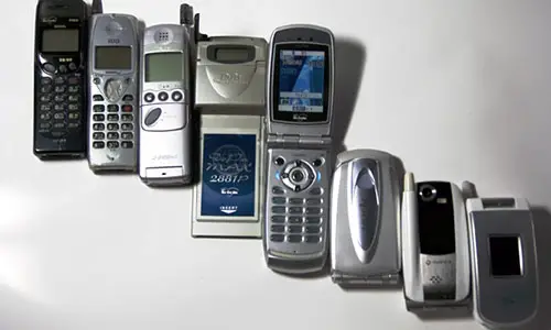 Mobile_phone_evolution_Japan1997-2004