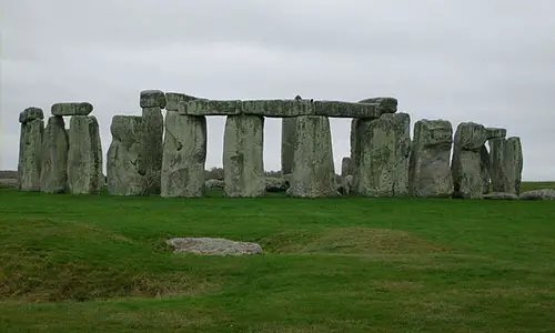 Stonehenge_from_the_northeast