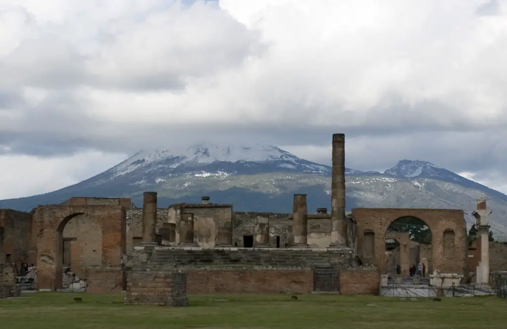 Pompeii_and_Vesuvius_-_Italy_-_panoramio