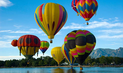 800px-Colorado_Springs_Hot_Air_Balloon_Competition