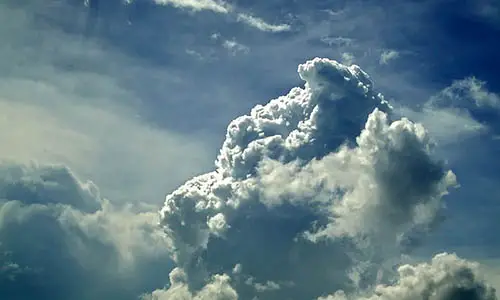800px-Cumulus_cloud_before_rain