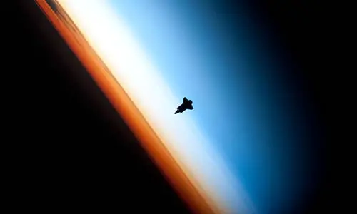 800px-Endeavour_silhouette_STS-130