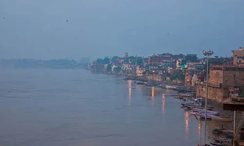 800px-Ganges_River_in_Varanasi_5