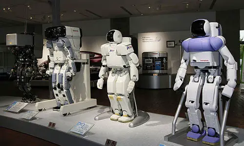 800px-Honda_prototype_robots_Honda_Collection_Hall