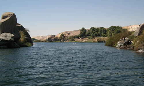 800px-River_Nile_in_Aswan-1