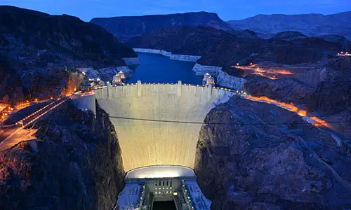 800px-Hoover_Dam_at_Night