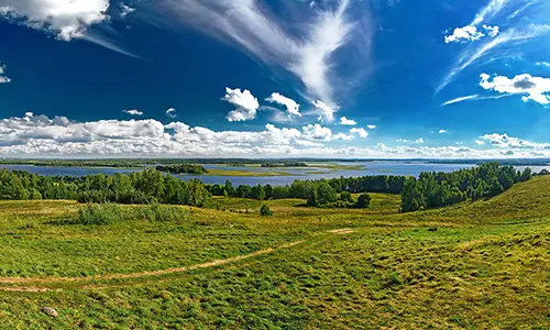 1280px-Strusta_Lake_-_Panorama