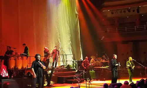 800px-UB40in2010